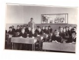 Clasa de elevi baieti cu profesor, perioada comunista, Alb-Negru, Romania de la 1950