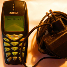 Nokia 3510 + incarcator , liber de retea .