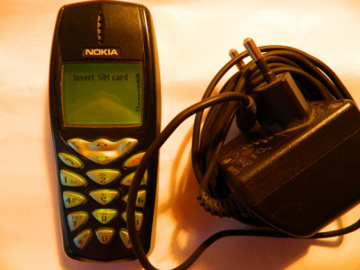 Nokia 3510 + incarcator , liber de retea . foto