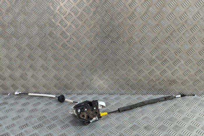 &Icirc;ncuietoare ușă st&acirc;nga spate PORSCHE MACAN DKN 2021 OEM: 8K0839015F | 31538555