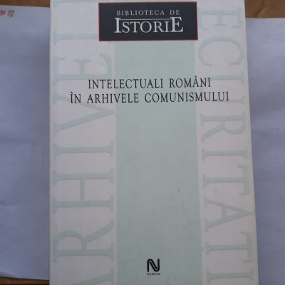 Intelectuali rom&amp;acirc;ni &amp;icirc;n arhivele comunismului foto