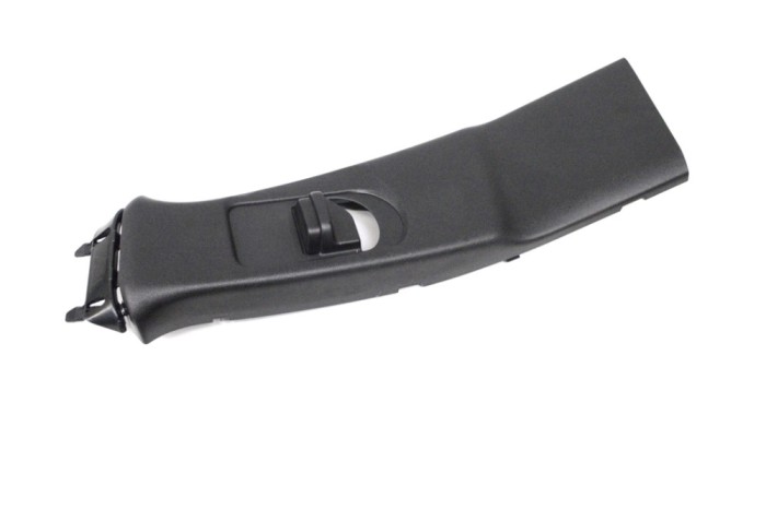Ornament st&acirc;lp B st&acirc;nga INFINITI Q30 2016 OEM: A1566900725 16025902