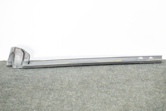 Chedar geam ușă dreapta față TESLA MODEL 3 2018 OEM: 1090496-00-E,1090495-00-E | 11374034