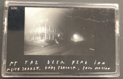 CASETA ORIGINALA ECM: KEITH JARRETT / GARY PEACOCK / PAUL MOTIAN - AT THE DEER HEAD INN (1994 / ECM 1531) foto