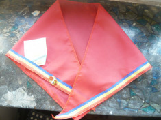 Cravata de Pionier cu eticheta Itrepr. Zimnicea si Insigna de Pionier foto