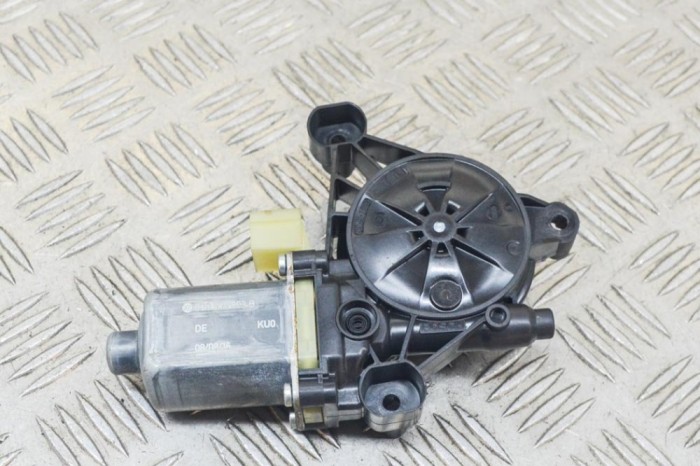Motor macara geam ușă dreapta față SKODA OCTAVIA III 5E3 2016 OEM: 5Q0959802B,0130822716,E850202100 13439618