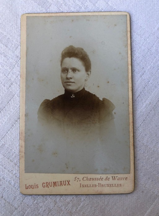 Fotografie interbelica cartonata Atelier fotografic Louis Grumiaux din Bruxelles