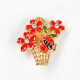 Brosa martisor cos cu flori