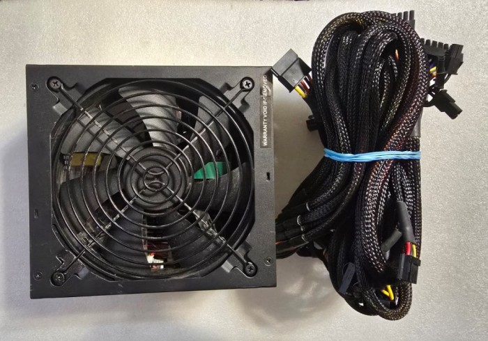 Sursa PC Corsair 850W CMPSU-850TX. 4x PCI-E 8 pin, Certificare 80+, 120mm