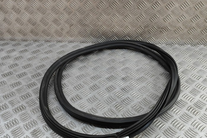 Garnitura ușă dreapta spate PORSCHE MACAN DKN 2021 OEM: 95B833721C | 31538487