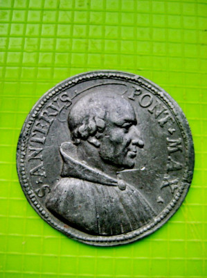 9377-Papa S. Anterus Pont. Max. Martir anul 238. Diam 3.8 cm, staniu/ plumb. foto