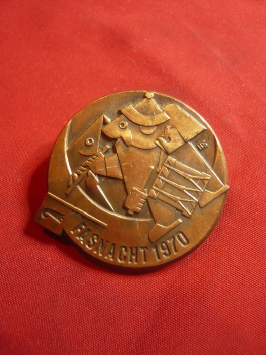 Insigna Carnavalul Bassel Germania 1970 autor Felix Muller ,bronz ,h=4cm