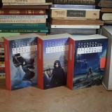 3 VOL. * BRANDON SANDERSON - SERIA ''NASCUTI DIN CEATA'' : 1. ULTIMUL IMPERIU + 2. FANTANA INALTARII + 3. EROUL EVURILOR , 2014/2015 *