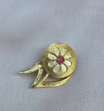 BROSA VINTAGE MICUTA DIN METAL AURIU IN FORMA DE FLOARE, ORENA PARIS