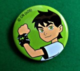 Insignă Ben 10 badge Ben Tennyson cu Omnitrixul, Cartoon Network 2009 vintage diametrul 3 cm metalic desene animate personaje