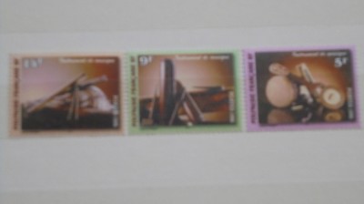 POLINEZIA FRANCEZA - INSTRUMENTE MUZICALE SPECIFICE - 1996 - NECIRCULATE. foto