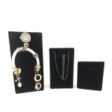 Cumpara ieftin Set 3 Expozoare Triunghiulare Catifea Neagra Watchbox, Bijuterii, Pandantive, Magazine, Artizani, 9-18.5cm