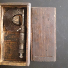 HST Micrometru mecanic vechi cu cutie originală din lemn