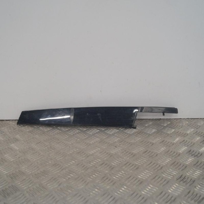 Ornament vertical ușă dreapta față AUDI A4 8W2, B9 2015 OEM: 8W0837902 | 2595856