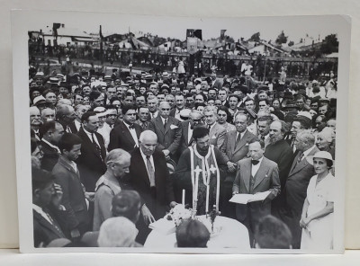 CONSTANTIN I. ANGELESCU , FOST PRIM MINISTRU , LA O ADUNARE POPULARA , FOTOGRAFIE DE GRUP , ANII &amp;#039;30 foto