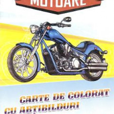 Motoare. Carte de colorat cu abtibilduri