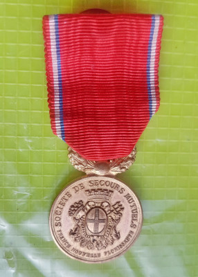 E653-I-Medalia Societatea de ajutor reciproc Franta bronz aurit stare buna. foto