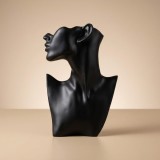 Suport Expunere Bijuterii Bust Feminin, Acrilic Negru, 26 cm Esarfe, Coliere si Cercei