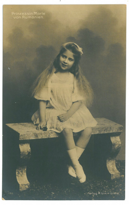 3668 - Princess ILEANA, Royalty, Regale - old postcard, real PHOTO - unused