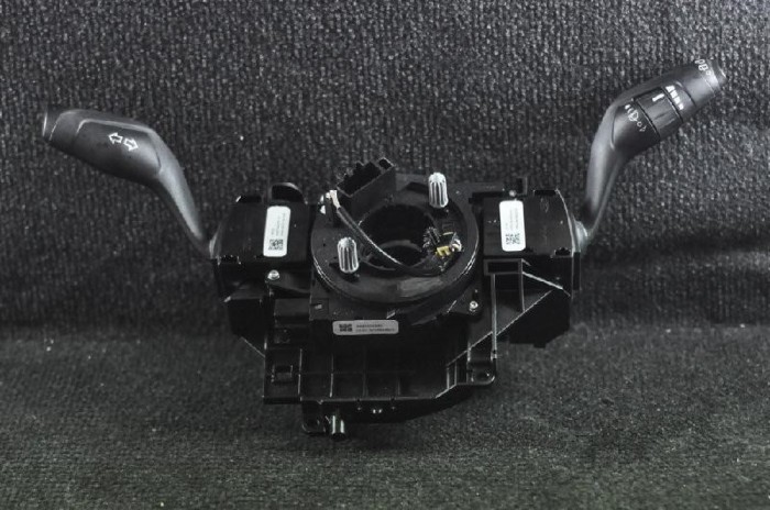 Maneta semnalizare ștergătoare FORD FOCUS III 2013 OEM: AV6T-13335-AC,AV6T-17A553-AC,ZWAC30088C 1526710