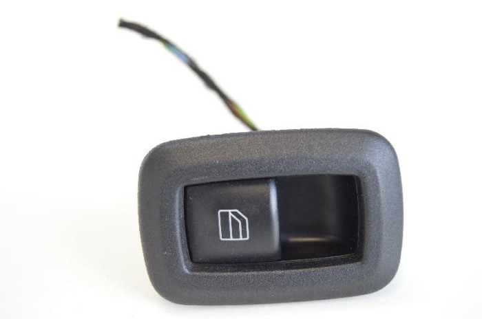 Buton geam ușă dreapta spate MERCEDES-BENZ A W169 2009 OEM: A2518200510 1969470