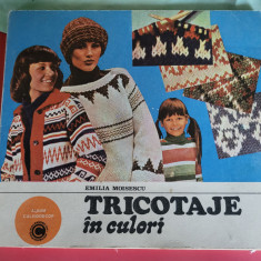 Carte Tricotaje în culori vintage