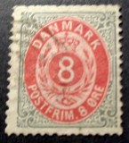Danemarca 8 &Oslash;re roșu &ndash; &bdquo;Postfrim&aelig;rke&rdquo; (seria cifră &icirc;n oval), timbru clasic, circulat