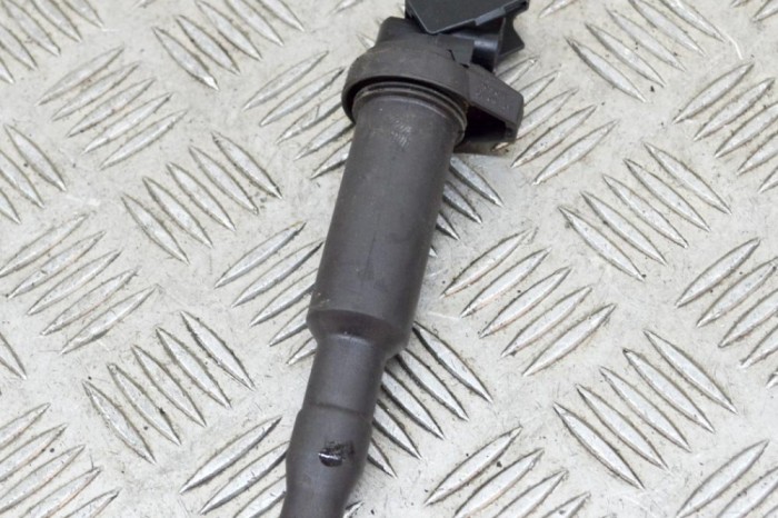 Bobina de inducție de &icirc;naltă tensiune BMW 5 F10 2013 OEM: 7594937,0221504470 14299309