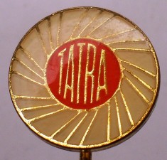 I.215 INSIGNA STICKPIN CEHOSLOVACIA AUTO AUTOCAMION TATRA foto