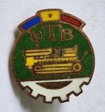 UTB - uzina de tractoare Brasov, insigna din alama cu email la cald, prioada R.P.R. anii 1960