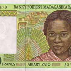 MADAGASCAR █ bancnota █ 500 Francs = 100 Ariary █ 1994 █ P-75a █ UNC necirculata