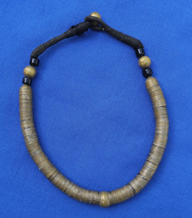 VECHI COLIER MODEL TRIBAL, LUCRAT MANUAL