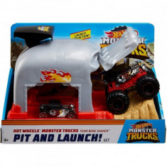 Hot Wheels Lansator Monster Truck Craniul cu Doua Masinute