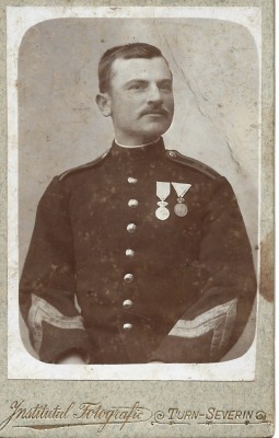 CDV Institutul fotografic Turnu Severin 6x9 cm Militar Decoratii foto