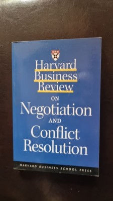 Harvard business review on negotiation and conflict resolution foto