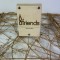 Stand cod QR din lemn combinat cu fetru crem