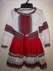 Costum popular / traditional brodat (pentru fete) foto