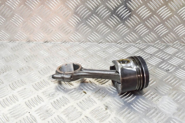 Piston AUDI Q5 8R 2015 OEM: 038198401F,03L107065AB 11693011