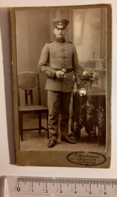 Fotografie cartonată cu militar foto
