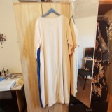 Rochie lungă de zi elegantă crem cu albastru regal și aplicații 3D