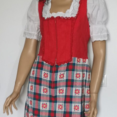 Dirndl rochie traditionala bavareza