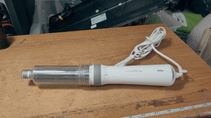 Perie par cu aer cald Philips Silencio