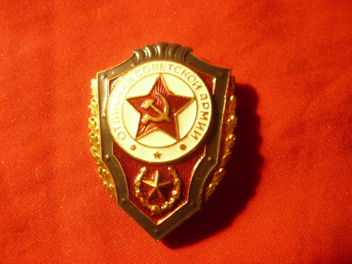 Insigna URSS - Academia Militara , h=3,7cm , metal si email