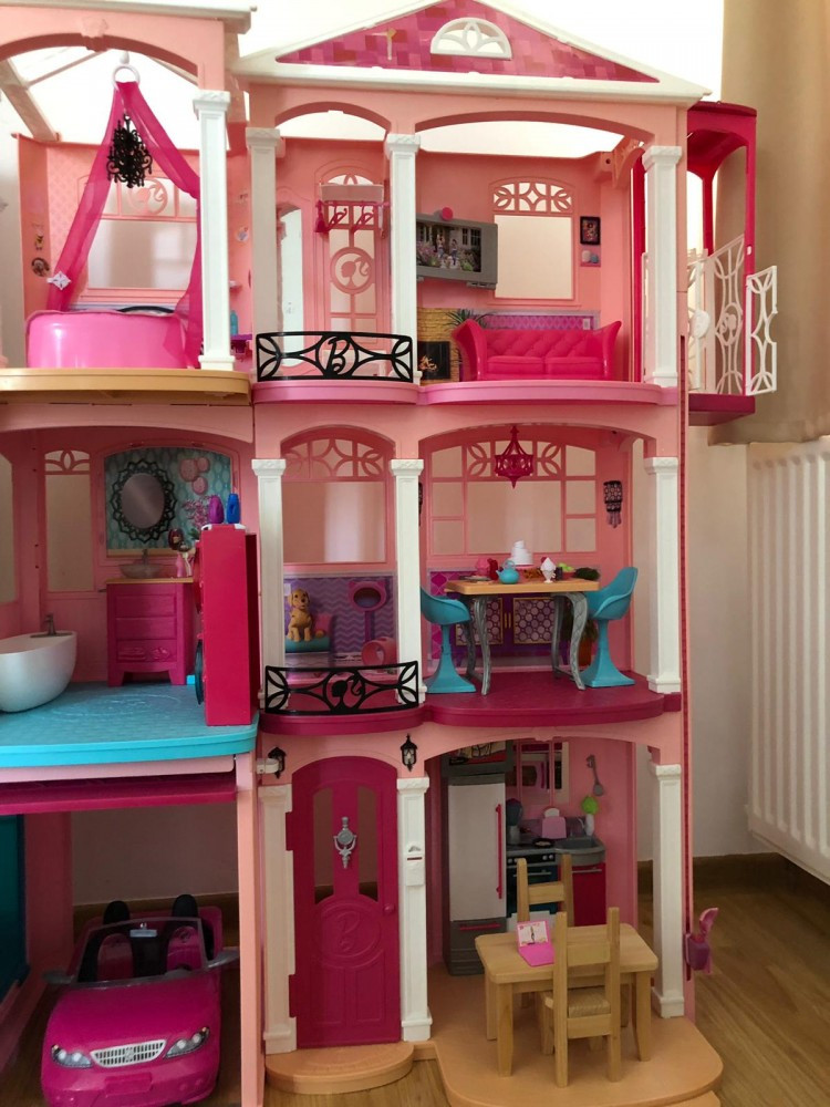 Casa de vis a lui Barbie - Mattel | arhiva Okazii.ro