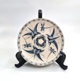 farfurie portelan B&aacute;t Tr&agrave;ng ceramica traditionala Vietnam 24,5 cm diametru libelula si vegetatie vintage anii 1970s monocrom